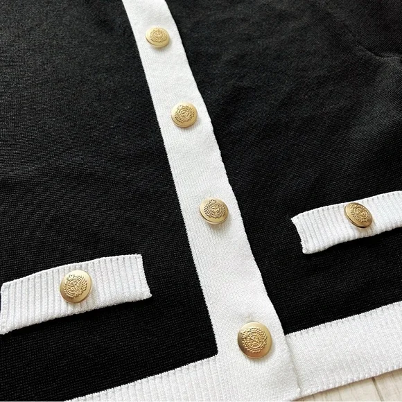 Black and white knit short sleeve sweater - Picture 6 of 11